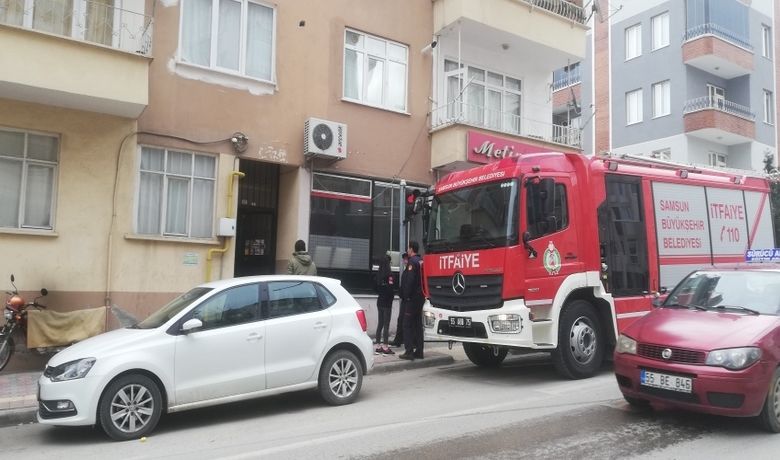 Apartman Boşluğunda Çıkan Yangın Korkuttu - Samsun’un Bafra ilçesinde 5 katlı binanın havalandırma boşluğunda çıkan yangın apartman sakinlerine korkulu anlar yaşattı.