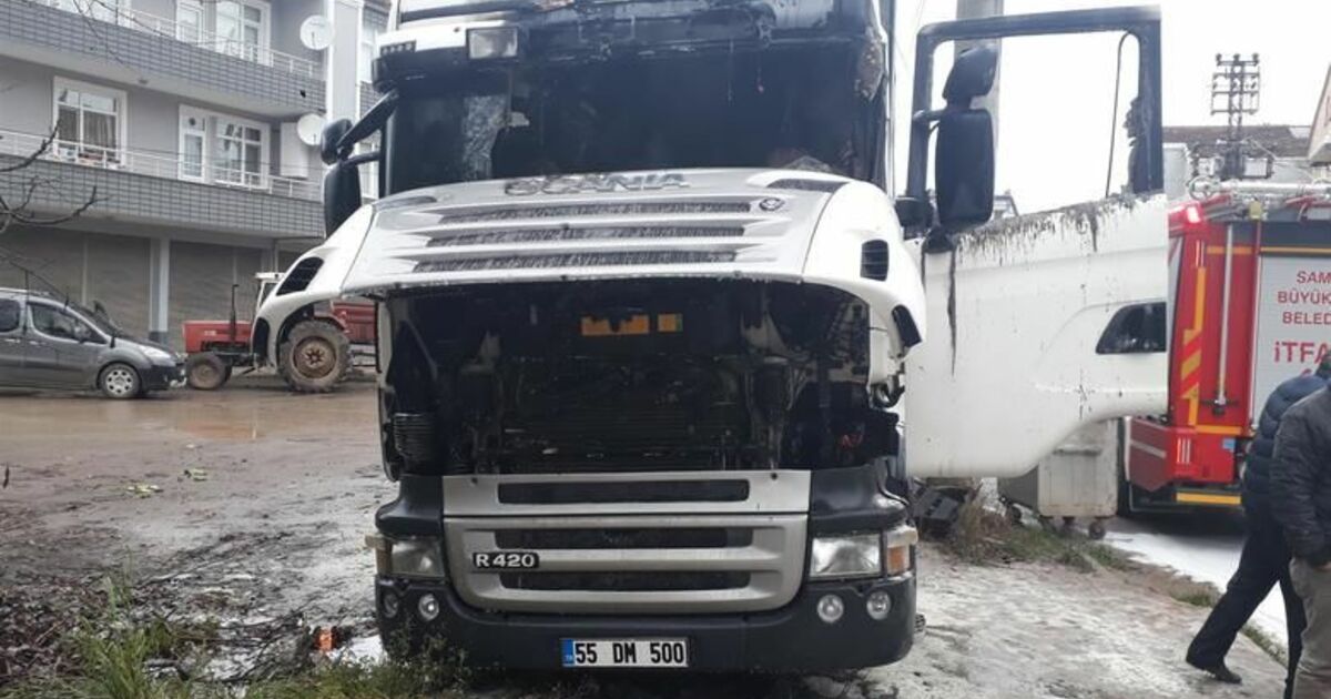 Bafra'da Park Halindeki Tır Alev Aldı