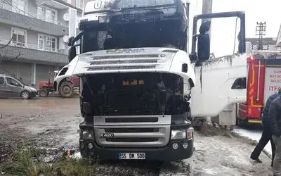 Bafra'da Park Halindeki Tır Alev Aldı