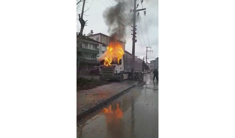 Park Halindeki Tır Alev Alev Yandı - Samsun’un Bafra ilçesinde park halinde bulunan tırda çıkan yangın güçlükle söndürüldü.