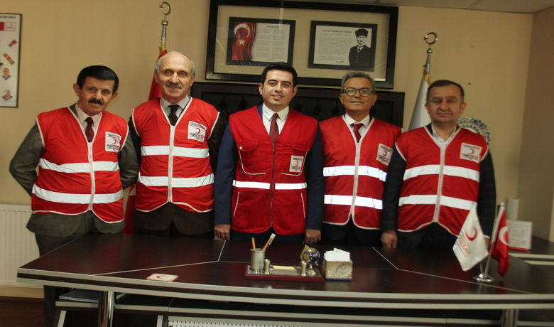 Yeni Kızılay Yönetimi BafraBasını İle Bir Araya Geldi - Türk Kızılay Bafra Şube Yönetimine seçilen Yönetim Kurulu üyeleri basın mensupları ile bir araya geldi.