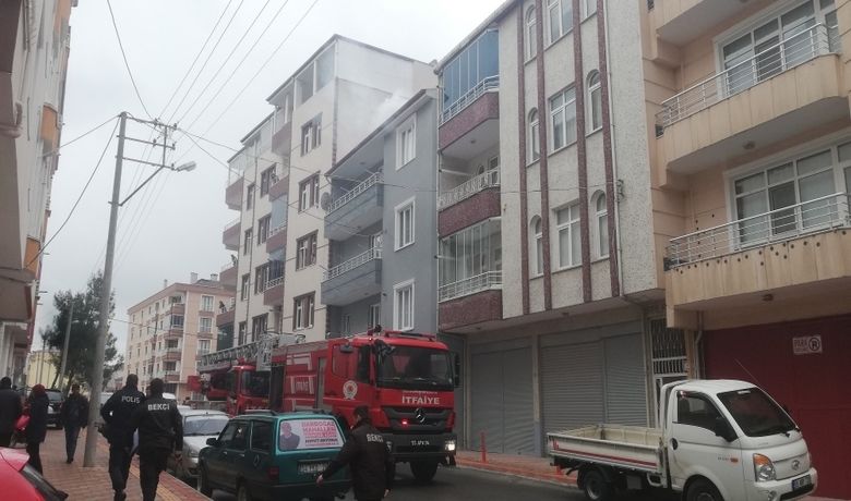 Baca Yangını Korkuttu - Samsun'un Bafra ilçesinde 4 katlı binada meydana gelen baca yangını mahalle sakinlerine korku dolu dakikalar yaşattı.