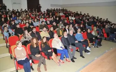 Ünlü Sanatçı Cenk Doğar, Öğrencilerle Bir Araya Geldi