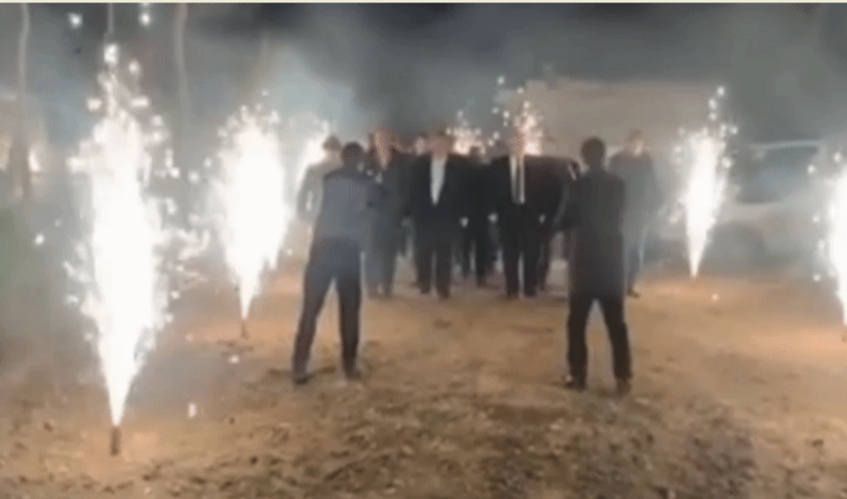 Hamit Kılıç’ı Tabanca İleKarşılamaya Soruşturma Açıldı Mı? - AK Parti Bafra Belediye Başkan adayı Hamit Kılıç’ın, seçim çalışmaları kapsamında Sarıköy ziyareti esnasında tabanca atışları ile karşılanması tepki ile karşılanırken, soruşturma açılıp açılmadığı merak konusu oldu. 