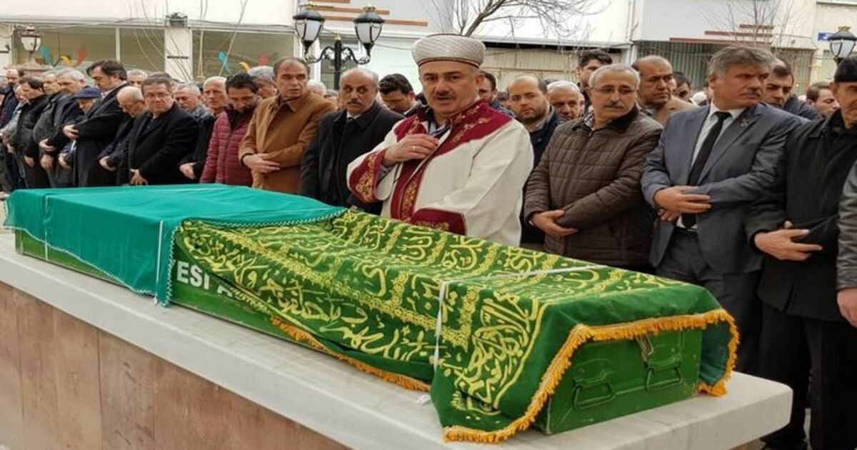 Cumhuriyet Mahallesi Muhtarı Akif Güler’in Annesi Defnedildi 