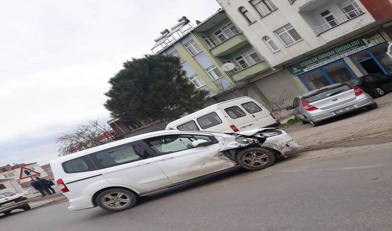 Samsun Sinop Karayolunda Trafik Kazası: 1 Yaralı - Samsun’un Bafra ilçesinde meydana gelen trafik kazasında 1 kişi yaralandı. 