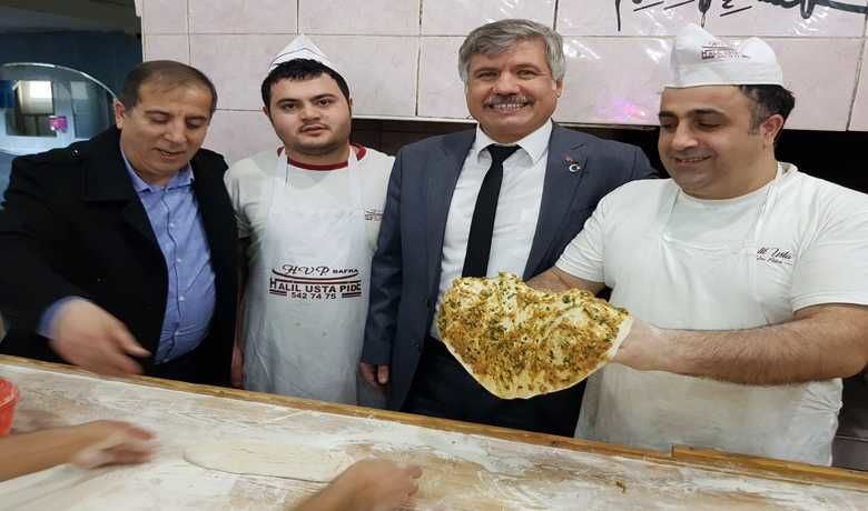 Kemal Bütüner: Hedefim 5 Yılİçinde Modern Ve Medeni Bafra Yaratmak  - Cumhuriyet Halk Partisi Bafra Belediye Başkan Adayı Veteriner Hekim Kemal Bütüner, Cumhuriyet Mahallesi ve Tabakhane Mahallesi'ndeki esnafları ziyaret ederek, 31 Mart 2019 tarihinde yapılacak olan yerel seçimler öncesi seçmenlerinden destek istedi.