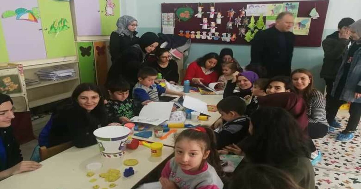 Altınkaya Anadolu Lisesinden Getir Bir Oyuncak Güldür Bir Yumurcak Etkinliği
