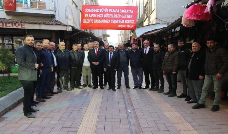 Cordanoğlu Sokak SakinlerindenBaşkan Kılıç'a Teşekkür - Bafra Belediye Başkanı Hamit Kılıç’ın talimatı ile başlatılan çalışmalar, uzun süredir hizmet alamayan Cordanoğlu Sokak sakinleri tarafından memnuniyetle karşılandı.