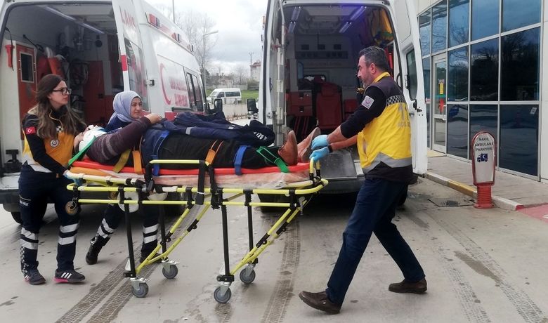 Samsun'da Trafik Kazası: 1 Yaralı - Samsun’un Bafra ilçesinde yarı ticari araç ile motosikletin çarpışması sonucu 1 kişi yaralandı.