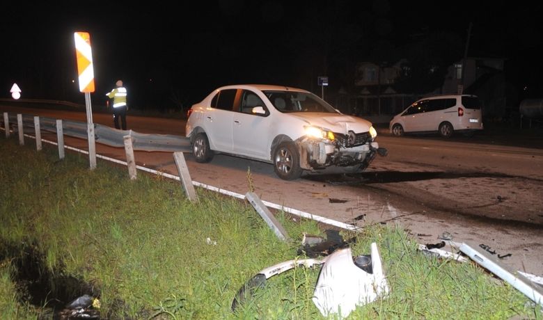 Otomobil Refüje Çarptı: 1 Yaralı - Samsun’un Bafra ilçesinde meydana gelen trafik kazasında 1 kişi yaralandı.