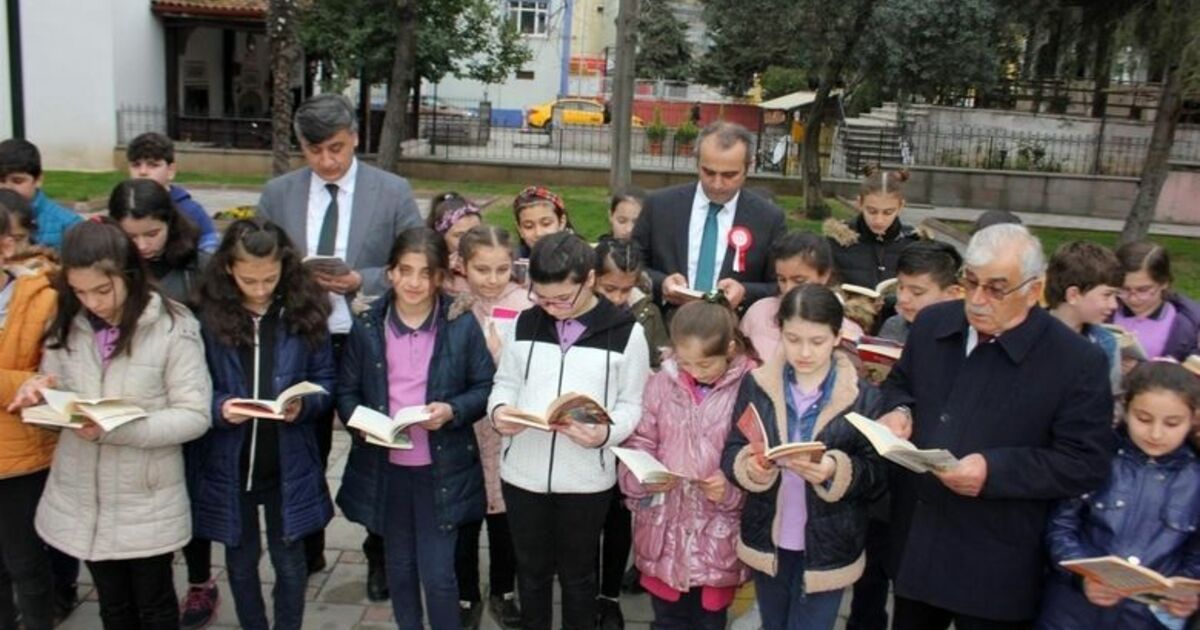 Bafra’da "100. Yıl Anısına 100 Noktada 100’er Öğrenci İle Kitap Okuyoruz" Etkinliği