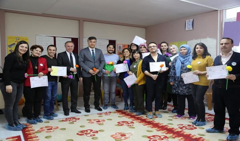 Bafra’da Mutluluk Atölyesi İlkMezunlarını Verdi       - Bafra Rehberlik ve Araştırma Merkezi Müdürlüğü koordinesinde başlatılan ve 22 Şubat tarihinde tanıtımı yapılan  “Mutlu Öğretmen Atölyesi” ilk mezunlarını verdi. 