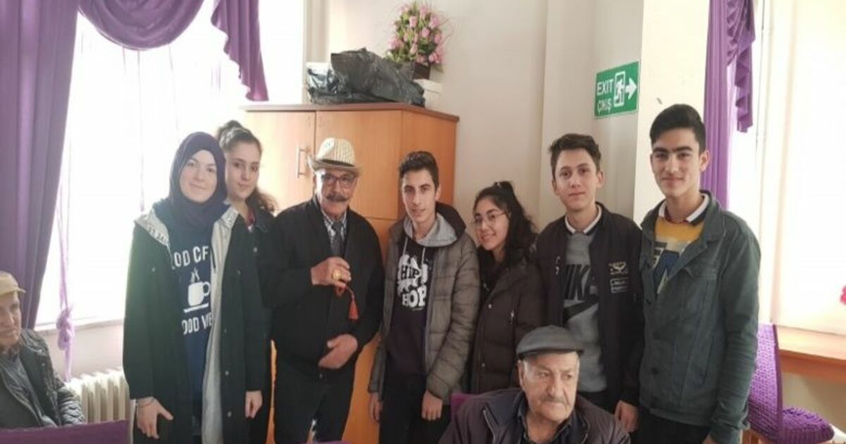 Kızılırmak Öğrenci Meclisinden 75. Yıl Huzur Evine Ziyaret