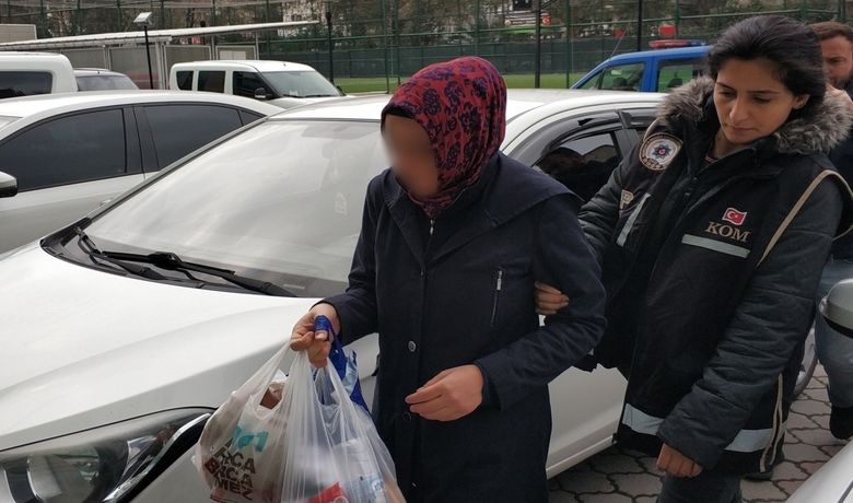 Fetö'den Aranan Kadın Saklandığı Evde Yakalandı - Samsun'da FETÖ/PDY soruşturması kapsamında aranan bir kadın saklandığı evde yakalandı.