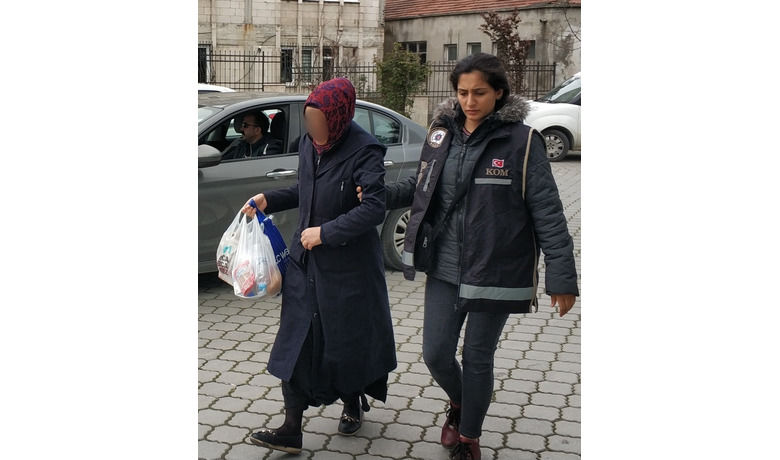 Fetö'den Aranan Kadına Adli Kontrol - Samsun'da FETÖ/PDY soruşturması kapsamında aranan bir kadın saklandığı evde yakalandı ve mahkemece adli kontrol şartıyla serbest bırakıldı.