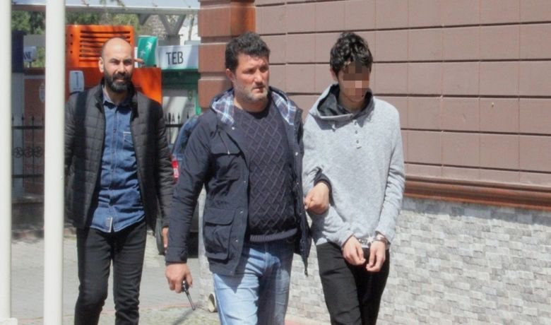 Ağabey Cinayeti Zanlısı Adliyede - Samsun'un Bafra ilçesinde ağabeyini silahla vurarak ölümüne yol açan kardeş, adliyeye sevk edildi.