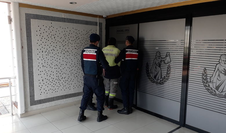 Doğanca’da Karavana Giren Hırsız Suçüstü Yakalandı - Samsun'un Bafra İlçesi
Doğanca Mahallesi’nde karavandan televizyon çalmak isteyen bir kişi suçüstü
yakalandı.