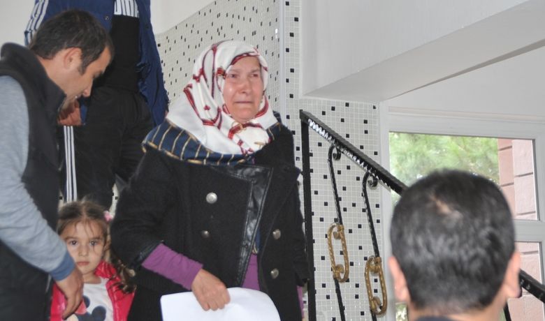 İtirazı Ret Edilen ZeynepÇiçek Mazbata Törenine Damgasını Vurdu - 2019 Yerel seçimlerinde AK Parti’den Bafra Belediye Başkan
adayı seçilen Hamit Kılıç’ın Bafra Adliyesindeki mazbata törenine DSP adayı
Zeynep Çiçek’in isyanı damgasını vurdu. 