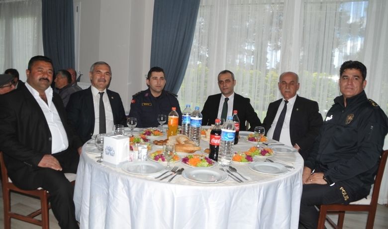 Kaymakamı Adanur’dan Yeni Muhtarlara Uyarı - Bafra Kaymakamı Ahmet Adanur, seçim dönemindeki kırgınlıklarının giderilmesi gerektiğini belirterek, “Muhtarsanız öncelikle bu sorumluluk size düşer. Haklı da olsanız, haksız da olsanız kırgınlıkları gidermeniz sizlerin görevi” dedi.