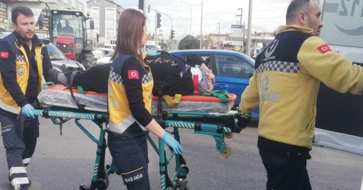 Bafra'da 2 Otomobil Çarpıştı: 2 Yaralı