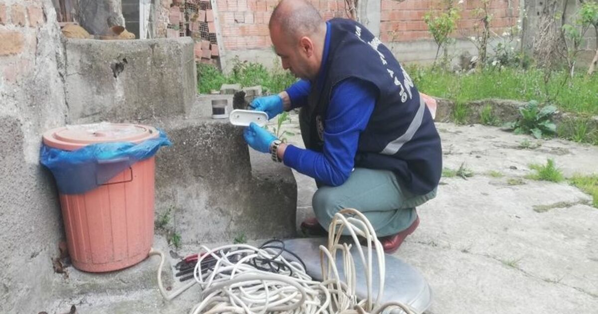 Evin Elektrik Tesisatını Söküp, Çeşme Musluklarını Çaldılar