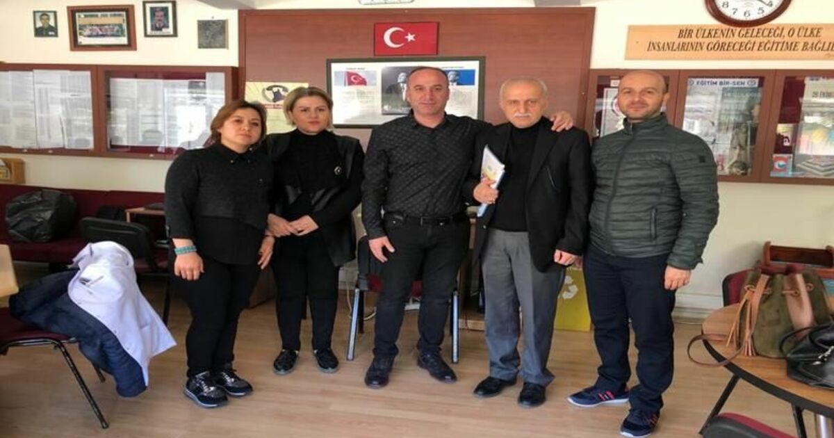 Türk Eğitim Sen’li Öğretmenler, Öğretmene Şiddete Dikkat Çekmek İçin Siyah Giydi