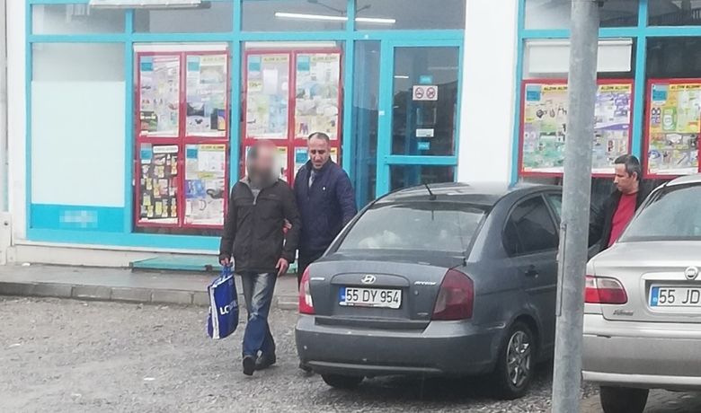 Marketten Çay Çalarken Yakalandı - Samsun’un Bafra ilçesinde marketten çay çalarken yakalanan zanlı, polis tarafından gözaltına alındı.
