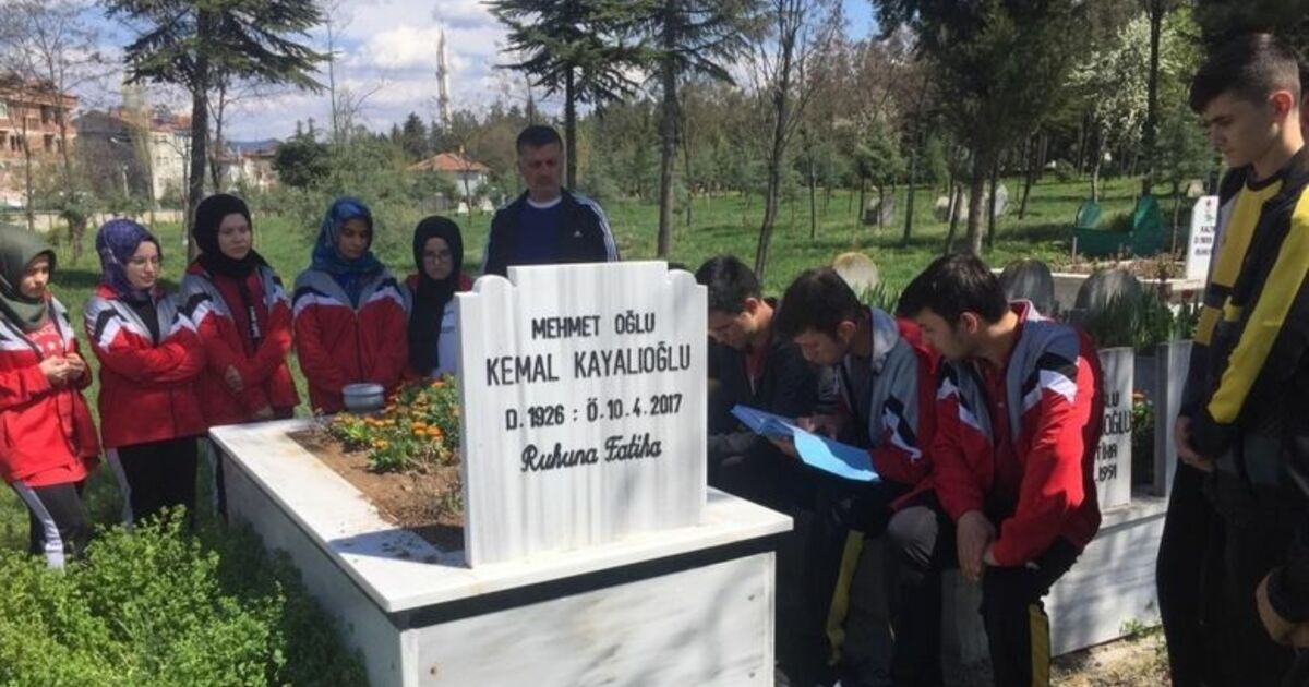 Öğrenciler "Hayırsever Dede"yi Unutmadı