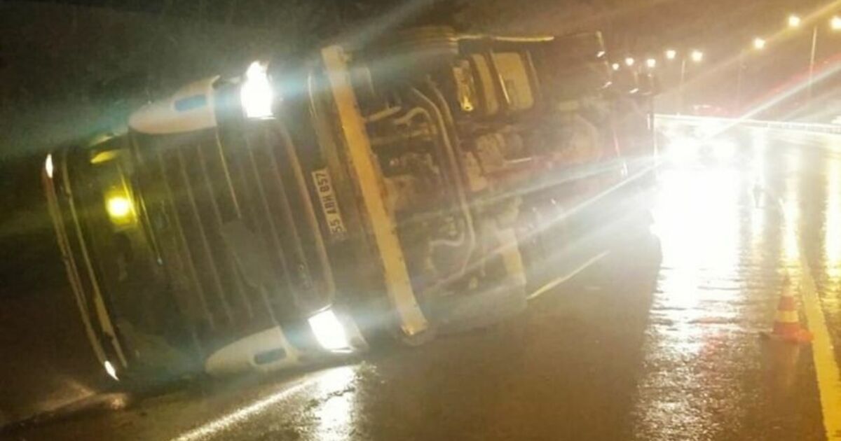 Samsun'da Tır Devrildi: 1 Yaralı