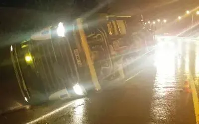 Samsun'da Tır Devrildi: 1 Yaralı