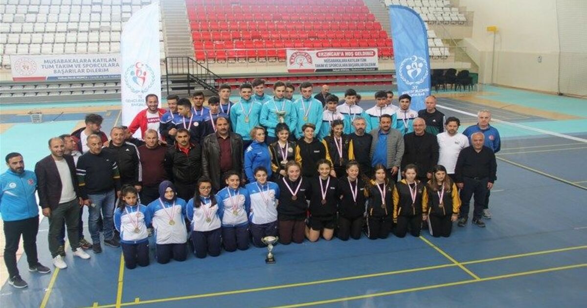 Bafra Kızılırmak Anadolu Lisesi Badminton Takımı Türkiye 3.sü