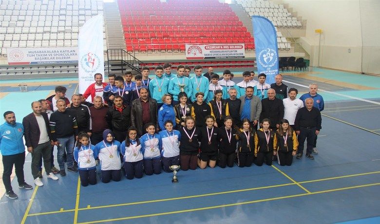 Bafra Kızılırmak Anadolu Lisesi Badminton Takımı Türkiye 3.sü