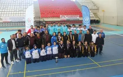 Bafra Kızılırmak Anadolu Lisesi Badminton Takımı Türkiye 3.sü