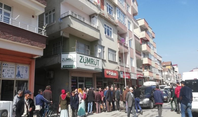 3. Kattan Düşen Adam Hayatını Kaybetti - Samsun’un Bafra ilçesinde 3. katın balkonundan düşen 54 yaşındaki şahıs hayatını kaybetti.