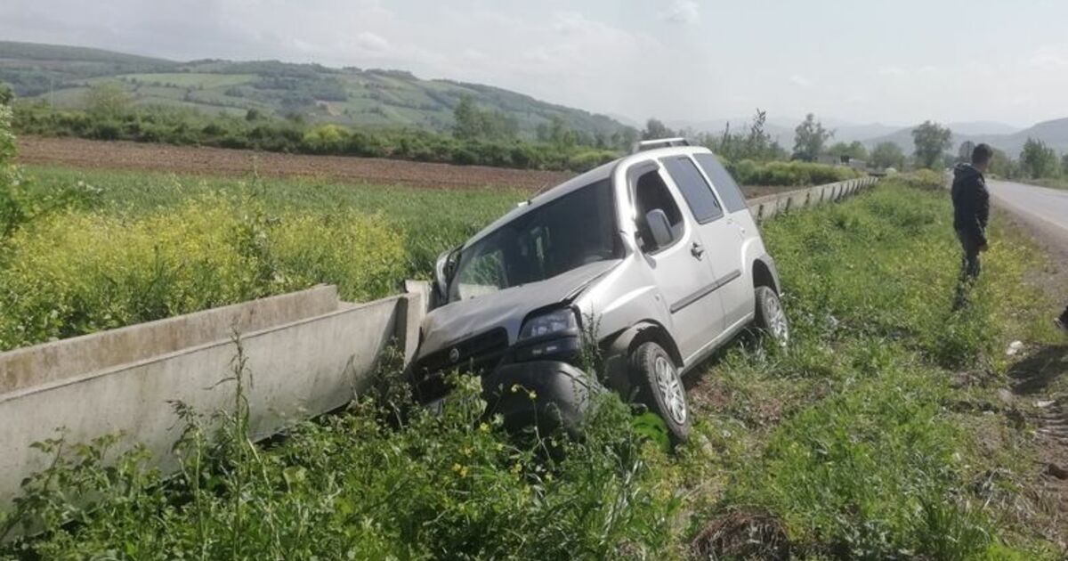 Hafif Ticari Araç Sulama Kanalı Çarptı: 3 Yaralı