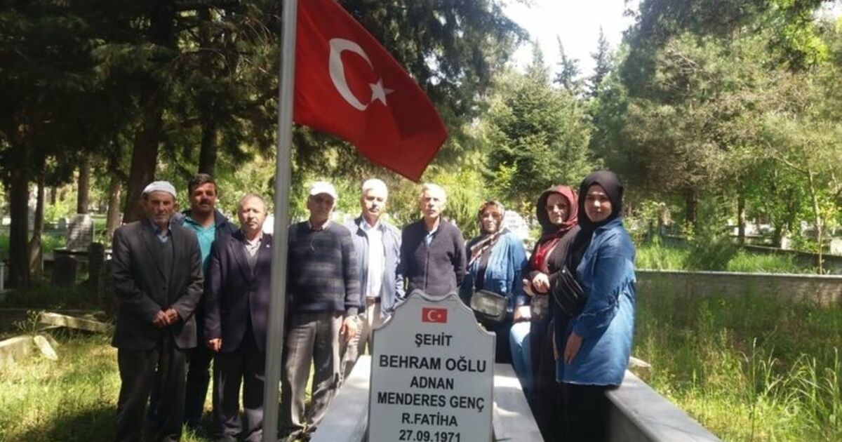 Şehit Adnan Menderes Genç Kabri Başında Dualarla Anıldı