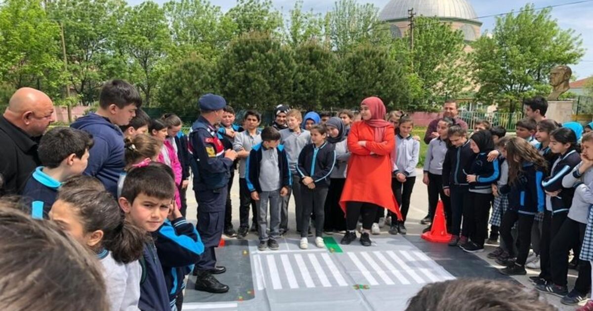 Jandarmadan Trafik Haftası’nda Farkındalık Etkinliği