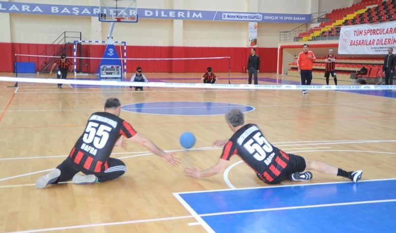 Engelliler Engel Tanımadı - Samsun'un Bafra ilçesinde Engelliler Haftası etkinlikleri çerçevesinde protokol ve görme engelliler arasında goalball maçı oynandı.