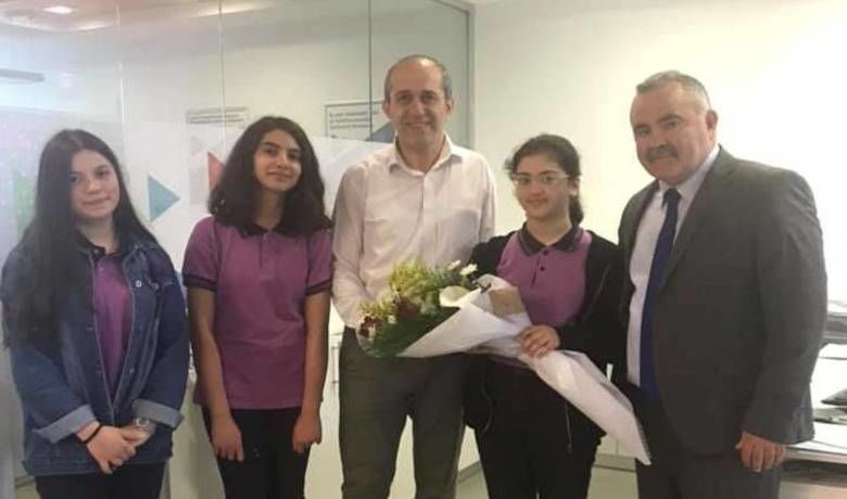 Gazi Ortaokulundan Tekvandocu NuriÇakır’a Engelliler Haftası Ziyareti - Bafra Gazi Ortaokulu öğrencileri, Engelliler Haftası sebebi ile Türk Telekom çalışanı tekvando sporcusu engelli Nuri Çakır’ı ziyaret etti. 