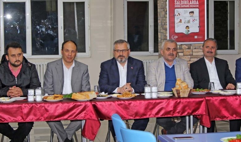 Başkan Kılıç, Öğrencilerle Sahur Yaptı - Bafra Belediye Başkanı Hamit Kılıç, Yüksek Öğrenim Kredi ve Yurtlar Kurumu(KYK) Bafra Milli Piyango Yurdu öğrencilerini ziyaret ederek sahurda bir araya geldi.