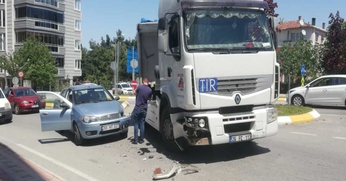 Tır İle Otomobil Çarpıştı: 1 Yaralı