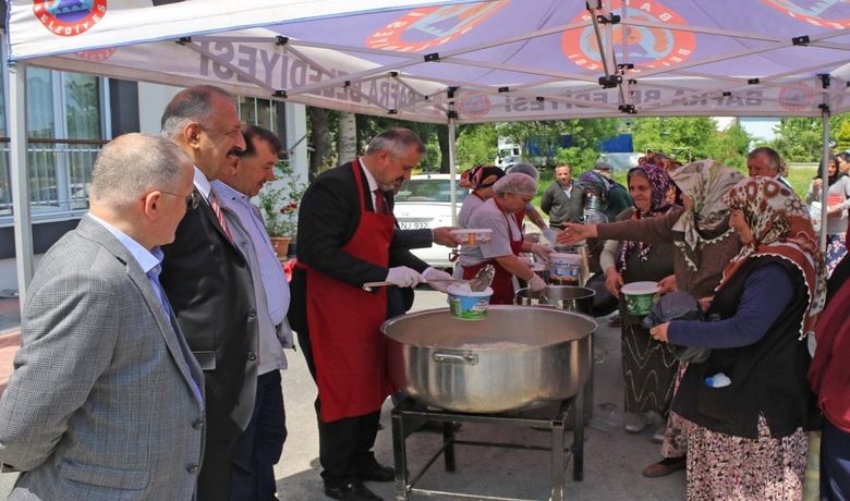 Başkan Kılıç: "Halka Hizmet Hakk'a Hizmet" - Bafra Belediyesi Ramazan ayı münasebetiyle 2 ayrı noktadan 2 bin kişilik iftar yemeği dağıtıyor.