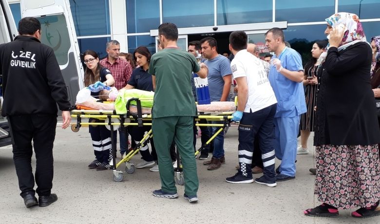 3. Katın Balkonundan DüşenKüçük Çocuk Ağır Yaralandı