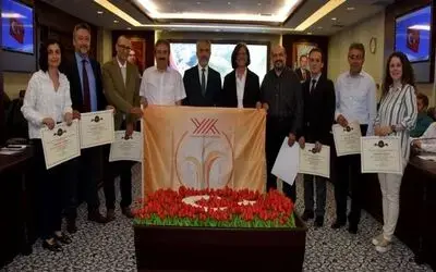 “engelsiz Üniversite” Simgesi Turuncu Bayrak, Fakültelere Teslim Edildi
