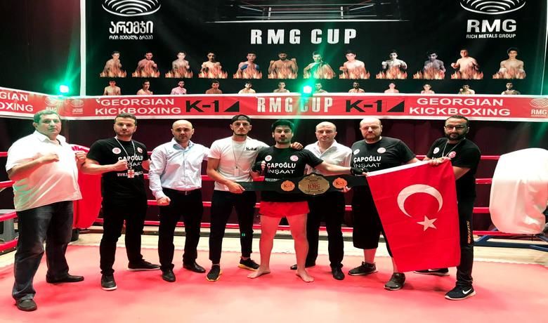 Bafralı Ümit Kazanbaş UluslararasıKickbox Turnuvasında Birinci Oldu - Gürcistan’ın Başkenti Tifli’te düzenlenen uluslararasıProfesyonel Kickboxing Tournament RGM Cup şampiyonasına katılan Ümit Kazanbaşnakavt ile birinci oldu. 