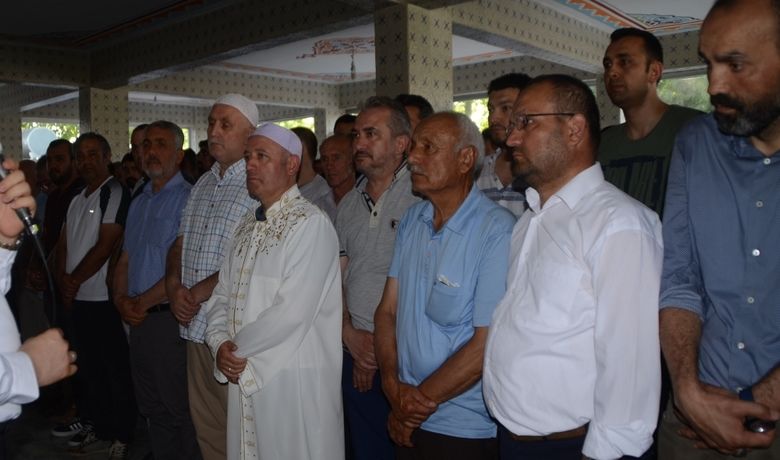 Doç. Dr. İlknur Karagöz Toprağa Verildi - Hayatını kaybeden Samsun Ondokuz Mayıs Üniversitesi (OMÜ) öğretim üyesi Doç. Dr. İlknur Karagöz, gözyaşları içerisinde  Bafra İlçesinde toprağa verildi. Cenaze namazı ise eşi Prof. Dr. Rıza Karagöz tarafından kıldırıldı.