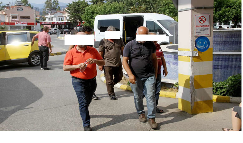 Fethiye'de Göçmen KaçakçılığıYapan 3 Kişi Tutuklandı   - MUĞLA (İHA) -Muğla’nın Fethiye ilçesinde, göçmen kaçakçılığı yaptıkları iddiasıyla gözaltına alınan 3 kişi tutuklandı.