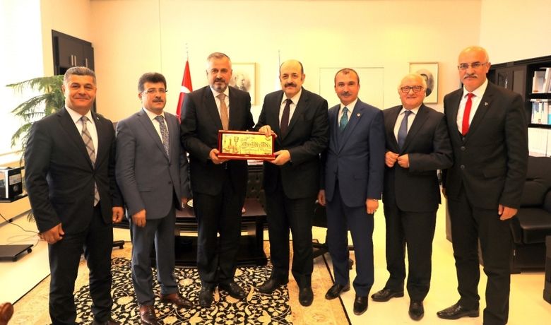 Başkan Kılıç'tan Eczacılık Fakültesi Teşekkürü - Bafra Belediye Başkanı Hamit Kılıç, Ondokuz Mayıs Üniversitesine (OMÜ) bağlı olarak Bafra’da “Eczacılık Fakültesi” kurulmasına ilişkin kararın Resmi Gazete’nin bugünkü sayısında yayımlanarak yürürlüğe girmesinden duyduğu memnuniyeti dile getirerek emeği geçenlere teşekkür etti.