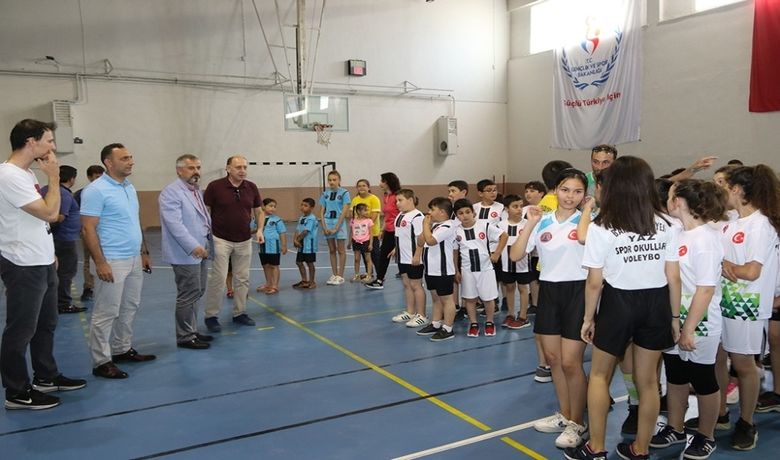 Bafra Belediyesi YazSpor Okullarına Coşkulu Açılış - Bafra Belediyesinin her yıl düzenli olarak hayata geçirdiği Yaz Spor Okulları bu yıl da yapılan törenle başladı.